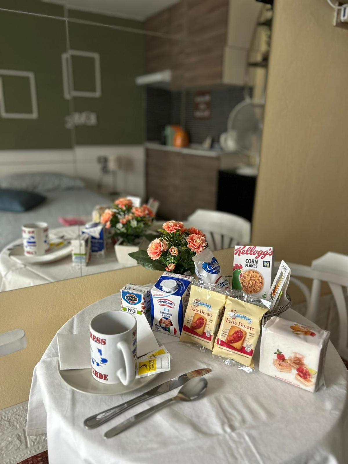 Villa Verde Bed And Breakfast Uggiate-Trevano 외부 사진